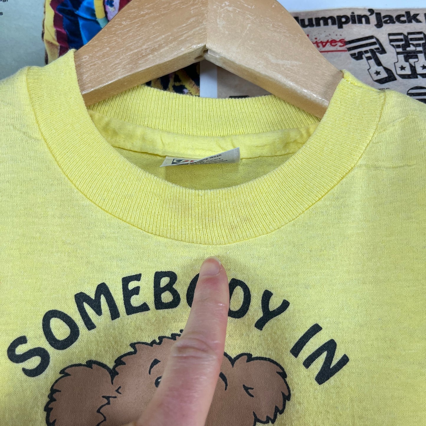 Vintage Toddler Kids 80s Yellow Somebody In Seattle Loves Me Teddy Bear Peaches Washington State Souvenir Graphic T-Shirt 2T