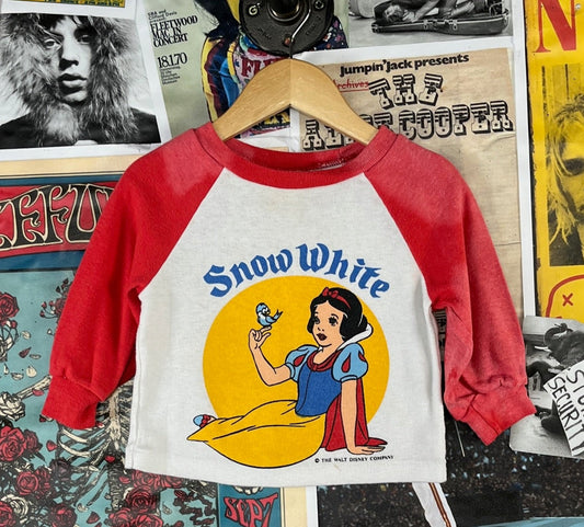 Vintage Toddler Girls Kids 1970s Walt Disney Snow White Cartoon Movie Graphic Raglan Crewneck Baseball Style T-Shirt 2T-3T