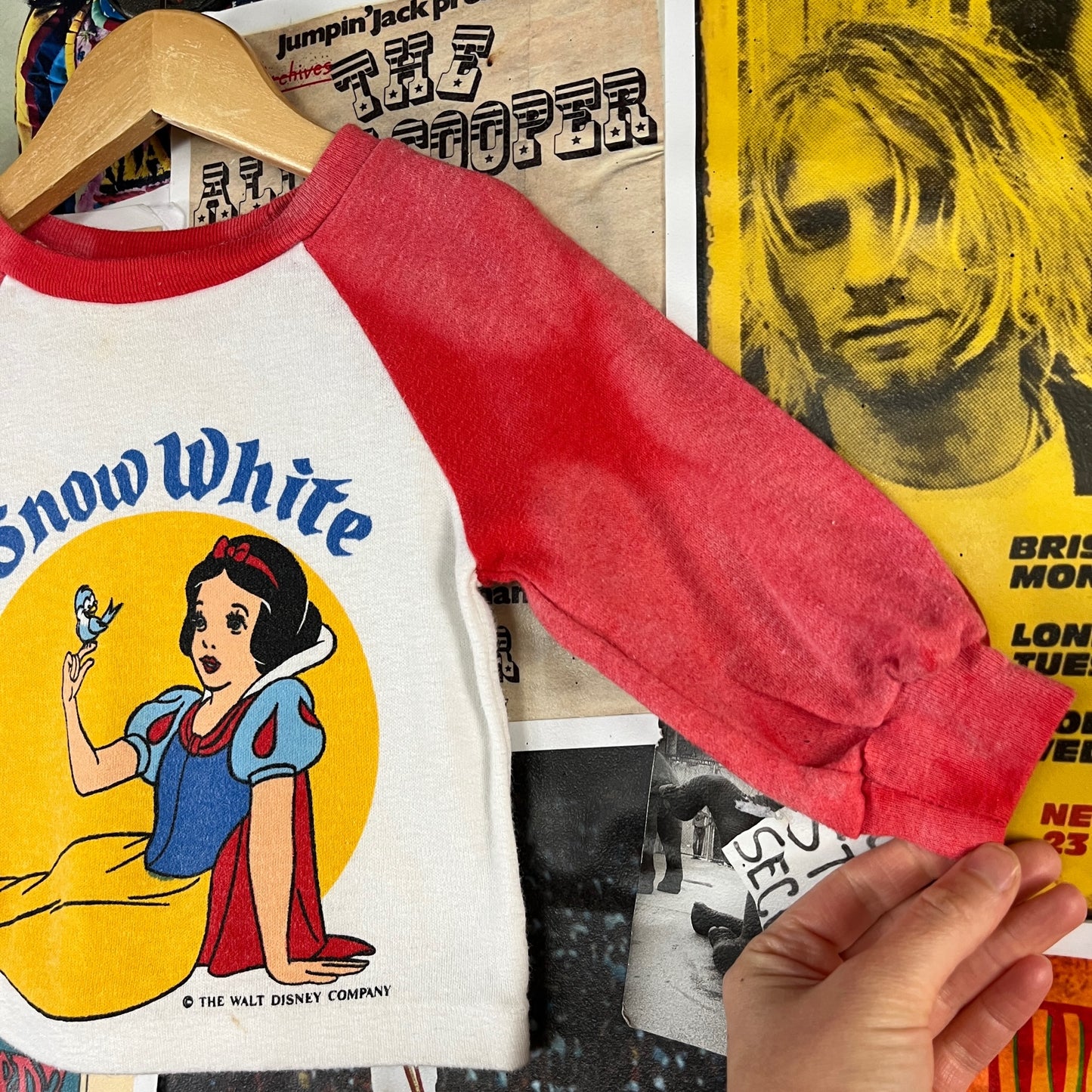 Vintage Toddler Girls Kids 1970s Walt Disney Snow White Cartoon Movie Graphic Raglan Crewneck Baseball Style T-Shirt 2T-3T