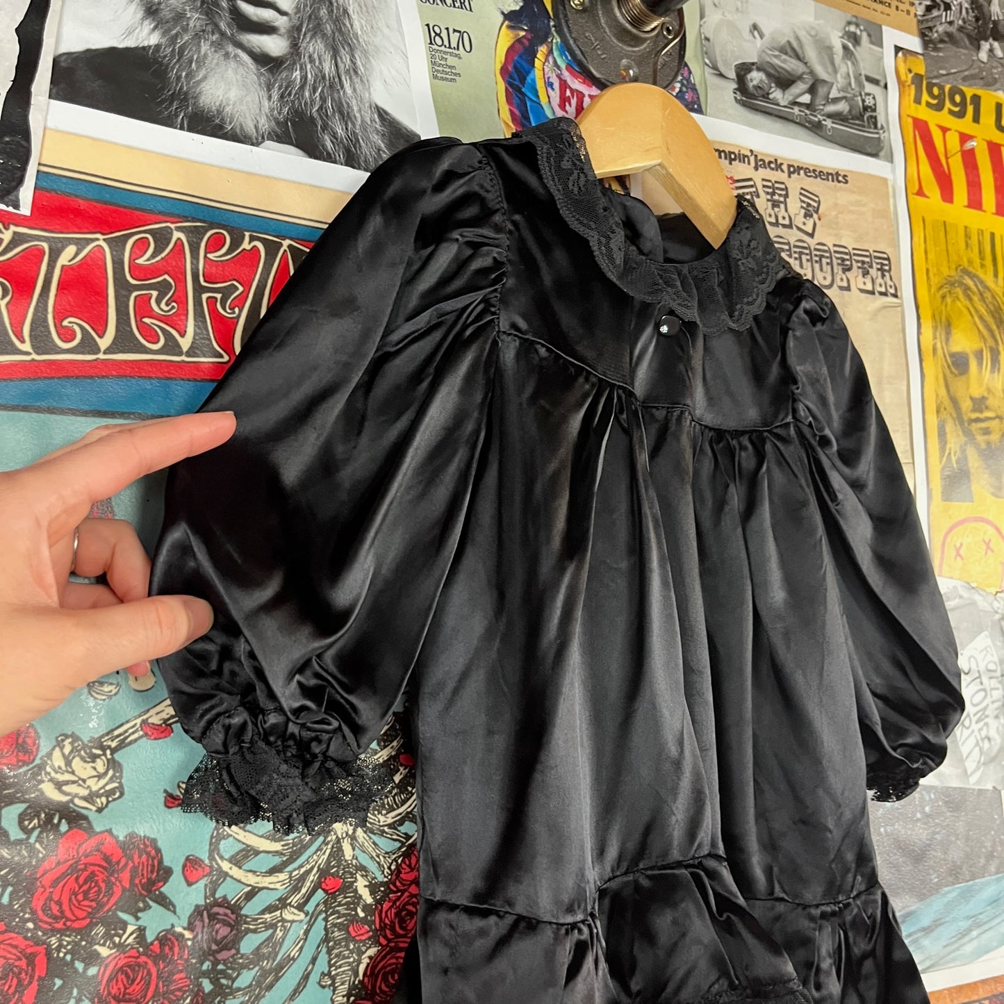 Vintage Baby Girls Kids 70s-80s Solid Plain Black Satin Balloon Sleeve Lace Trim Collared Gothic Dress 12 Months
