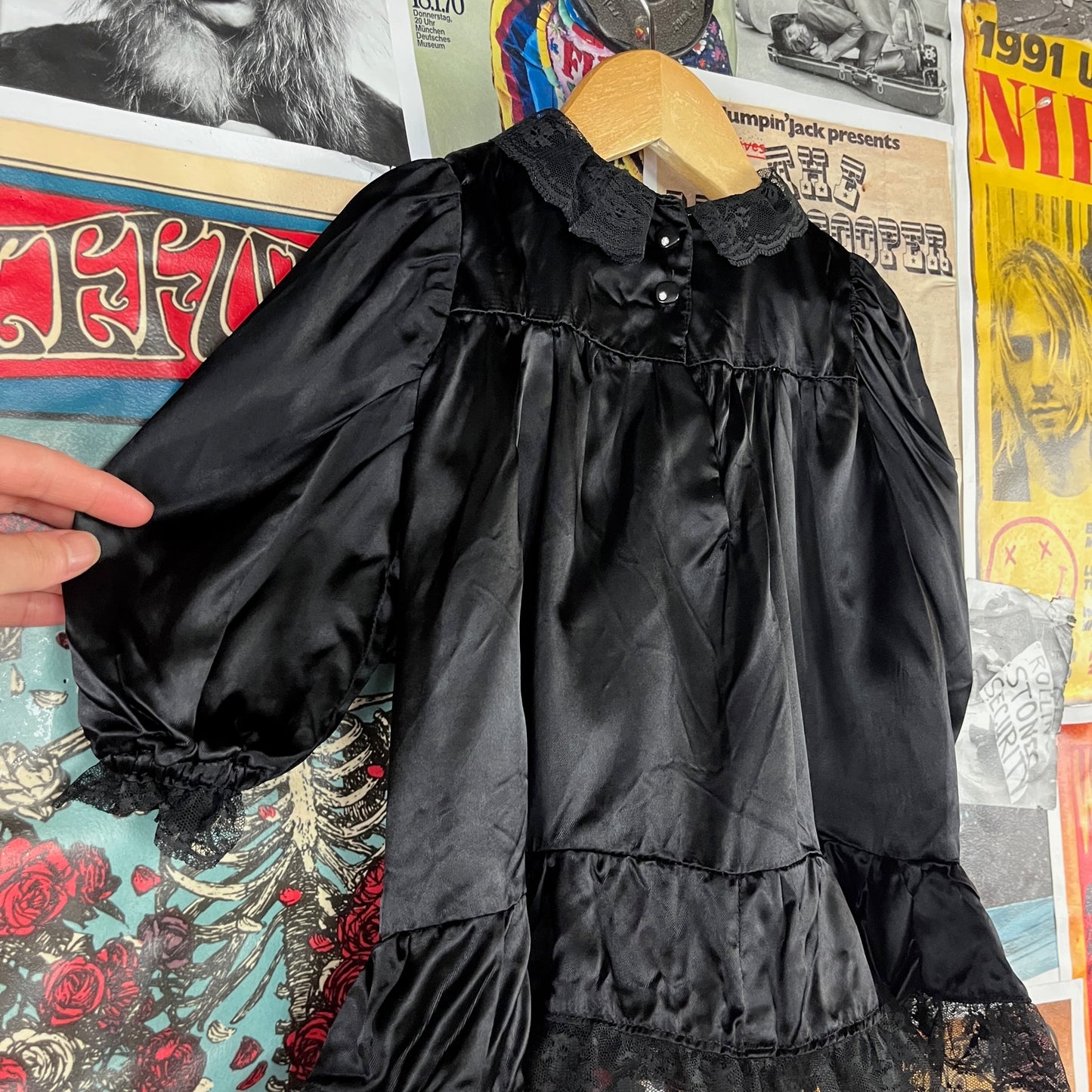 Vintage Baby Girls Kids 70s-80s Solid Plain Black Satin Balloon Sleeve Lace Trim Collared Gothic Dress 12 Months