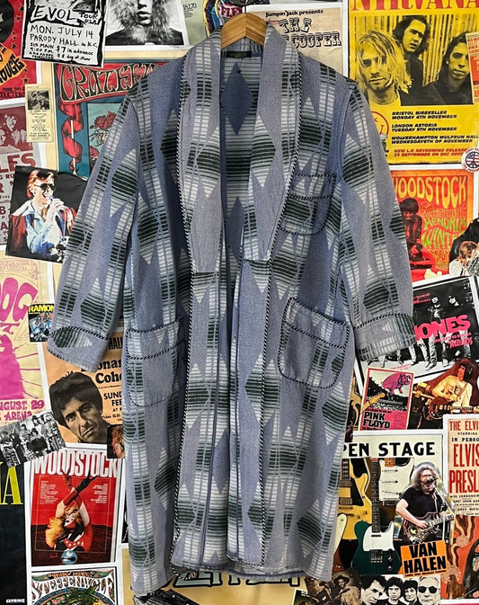 Vintage mens 1930s-40s Beacon fabric blanket robe.